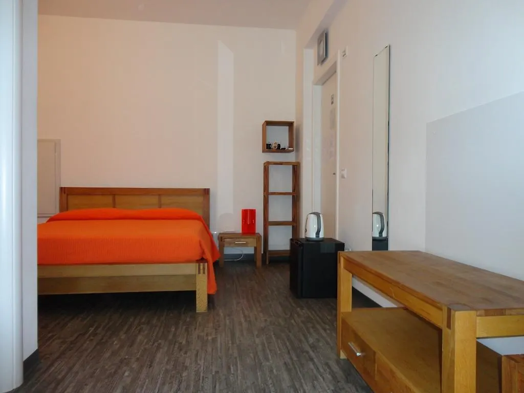 La Dolce Vita Bed & Breakfast Desenzano del Garda 0*,  Italy