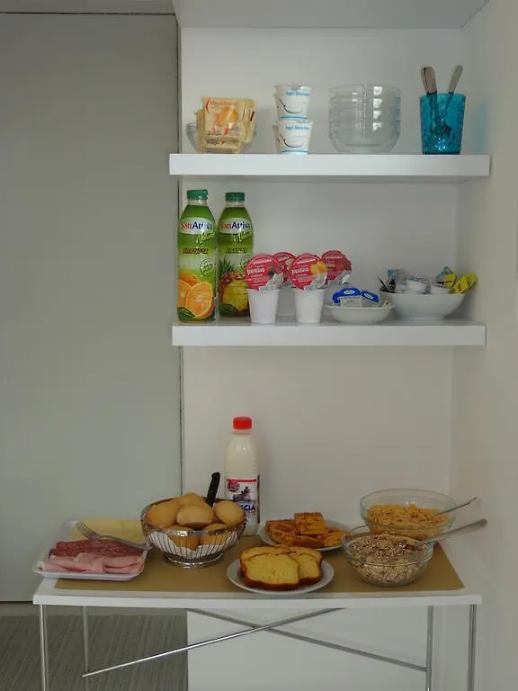 La Dolce Vita Bed & Breakfast Desenzano del Garda 0*,  Italy